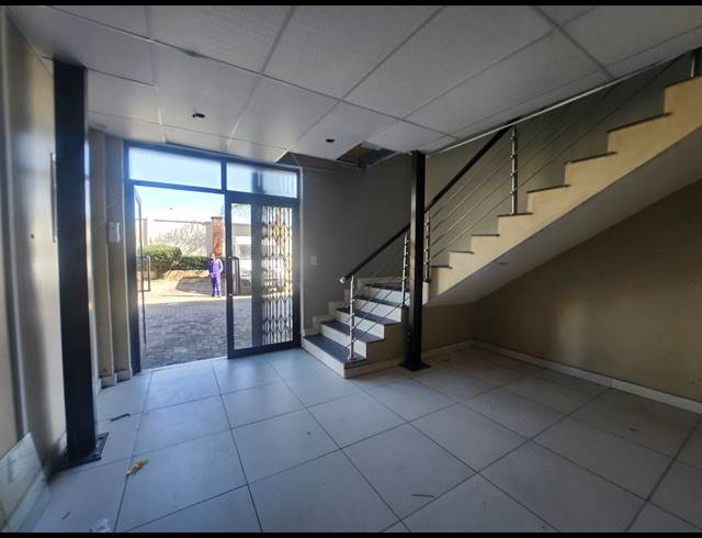 400M² WAREHOUSE FOR SALE IN HALFWAY HOUSE
